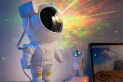 Astronaut stjärnprojektor och nattlampa med fjärrkontroll
