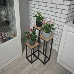 Blomsterställ 3 nivåer metall/MDF 67 cm svart 15 kg per hylla