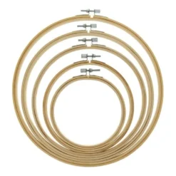 Broderikit 207 delar med 100 färger, trådar 8 m, 5 broderiram