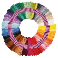 Broderikit 207 delar med 100 färger, trådar 8 m, 5 broderiram