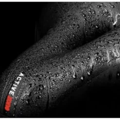 Cykelsadel med sätesskydd och reflex