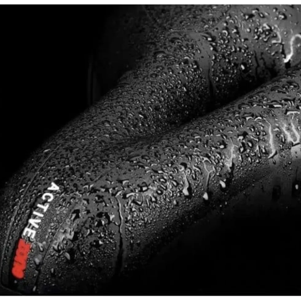 Cykelsadel med sätesskydd och reflex