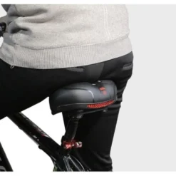 Cykelsadel med sätesskydd och reflex