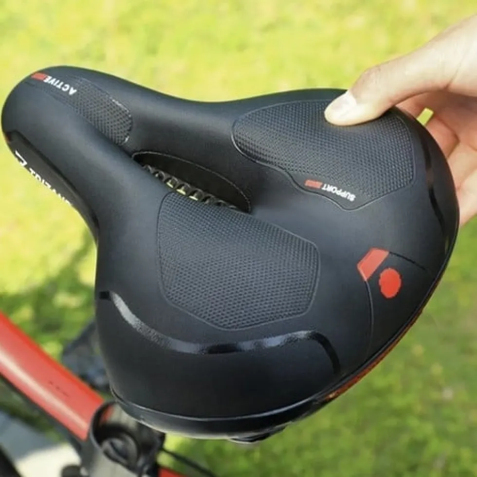 Cykelsadel med sätesskydd och reflex