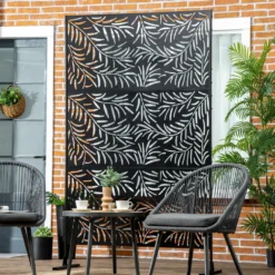 Dekorativ utomhuspanel/skärm av stål med utskurna motiv av pilgrenar, 122 x 45 x 198 cm, svart