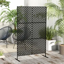 Dekorativ utomhusskärm med geometriskt öppet mönster i metall - 122 x 45 x 198 cm, svart
