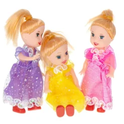 Dockhusdockor 10 cm 3-pack i plast med klänningar och röda skor