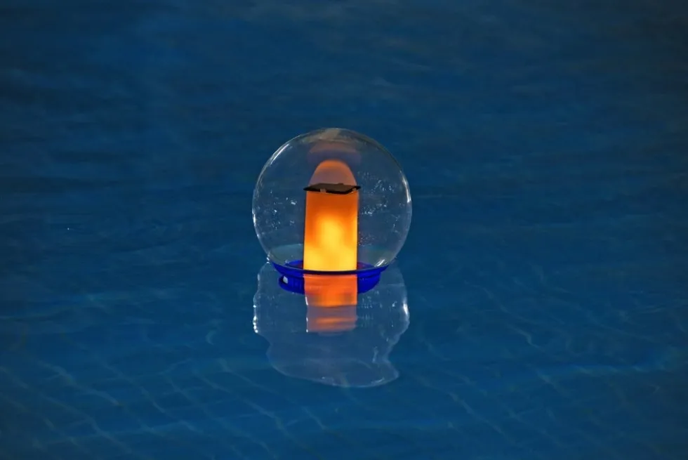 Flytande klor/bromdispenser solcell med LED för 7,6 cm tabletter