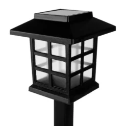 Husformad trädgårdslampa med LED och solcell