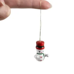 Julgranspynt i trä 10-pack röda julmotiv 2,5–3,5 cm
