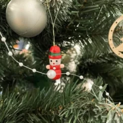 Julgranspynt i trä 10-pack röda julmotiv 2,5–3,5 cm
