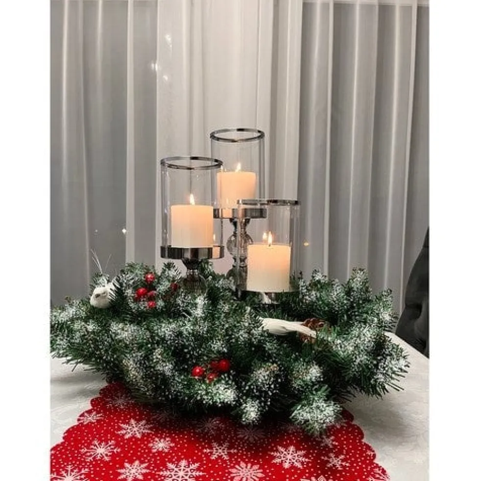 Julkrans 45 cm PVC med konstsnö, kottar och röda bollar inne/ute