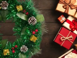 Julkrans med kottar och julmotiv 30 cm för inom- och utomhus