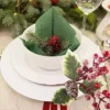 Julkvist dekoration 22 cm med rönnbär kottar och mahonia