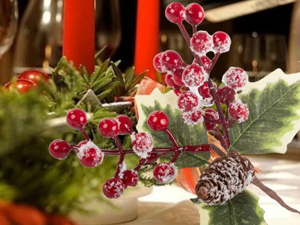 Julkvist dekoration 22 cm med rönnbär kottar och mahonia