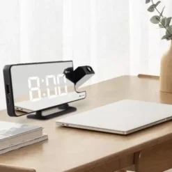 LED väckarklocka med projektor & spegel, USB-C/batteri, svart