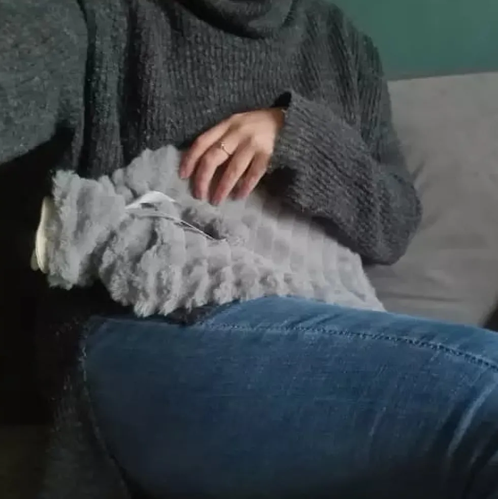 2L Värmeflaska med Fluffigt Fodral - Stor Varmvattenflaska med Plyschöverdrag