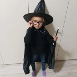 Magikerdräkt barn svart 4-delar cape 90 cm hatt stav glasögon