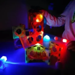 Magnetic tiles 75 delar / Magnetiska byggklossar för barn