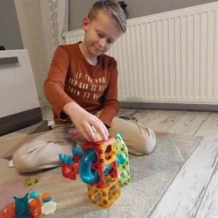 Magnetic tiles 75 delar / Magnetiska byggklossar för barn