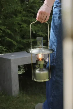 Markslöjd Fanos uppladdningsbar bordslampa