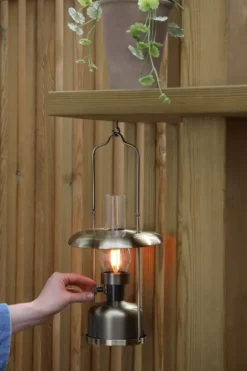 Markslöjd Fanos uppladdningsbar bordslampa