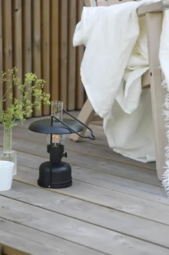Markslöjd Fanos uppladdningsbar bordslampa