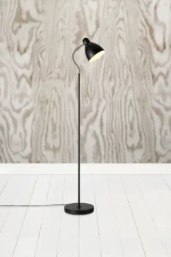 Markslöjd Nitta golvlampa