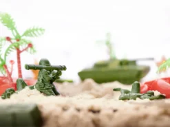 Militärleksak set 307 delar med 240 soldater, 6 tankar och flygplan