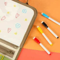 Montessori aktivitetsbok i väskformat för barn