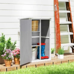Outsunny trädgårdsskjul/redskapsskjul, oljat granträ, sluttande bitumentak - Stor låsbar dörr med spärr - 2 hyllor - Mått: 75L x 56B x 115H cm