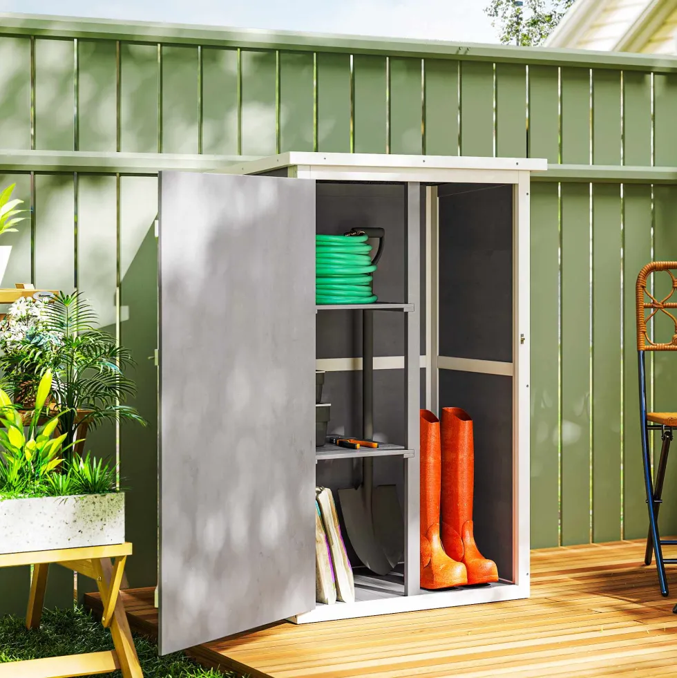 Outsunny trädgårdsskjul/redskapsskjul, oljat granträ, sluttande bitumentak - Stor låsbar dörr med spärr - 2 hyllor - Mått: 75L x 56B x 115H cm