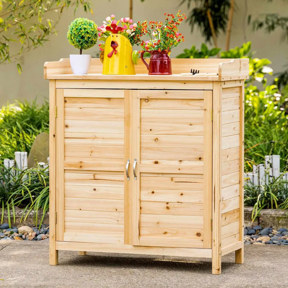 Outsunny trädgårdsskjul/verktygsskåp med dubbeldörrar och innerhylla, massivt, föroljat granträ, mått: 83L x 40B x 92H cm, naturfärgad