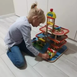 Parkeringsgarage i trä för barn / Lekset med fordon