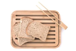 Pebbly - skärbräda med toasttång i bambu, set 26 x 20 cm