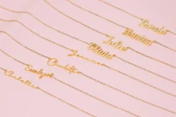 Presentkort på 400 kr - Designa ditt eget halsband med valfritt namn