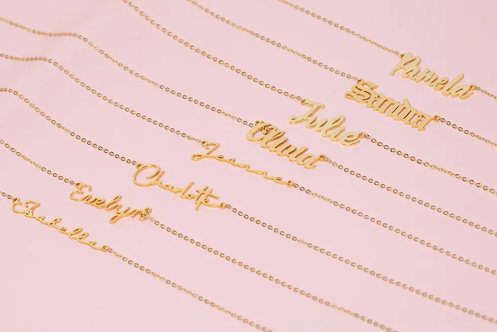 Presentkort på 400 kr - Designa ditt eget halsband med valfritt namn