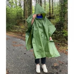 Regnponcho PVC grön 127x100 cm unisex med knappar