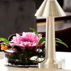 Retro Uppladdningsbar Bordslampa i Metall Dimbar Silver