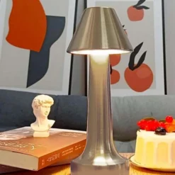Retro Uppladdningsbar Bordslampa i Metall Dimbar Silver