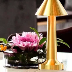 Retro Uppladdningsbar Bordslampa i Metall Dimbar Guld