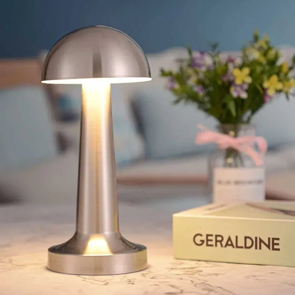 Retro Uppladdningsbar Bordslampa av Metall Dimmer Silver