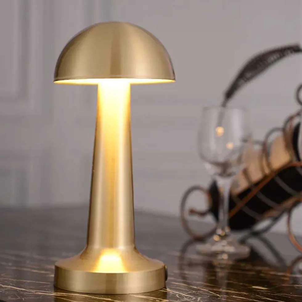 Retro Uppladdningsbar Bordslampa av Metall Dimmer Guld