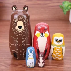 Ryska dockor / Matryoshka i trä med skogsdjur