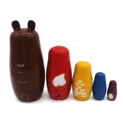 Ryska dockor / Matryoshka i trä med skogsdjur