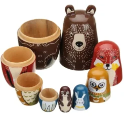 Ryska dockor / Matryoshka i trä med skogsdjur