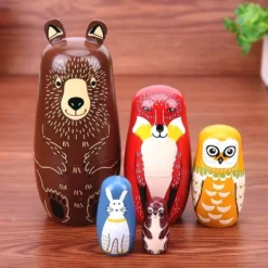 Ryska dockor / Matryoshka i trä med skogsdjur