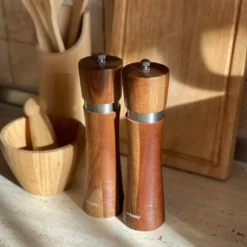 Salt- och pepparkvarn set 2-pack akaciaträ 21 cm keramisk kvarn