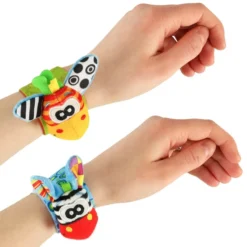 Sensoriska armband med skallra och prassel 2-pack blå/grön 15 cm