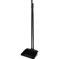 Sopskyffel och borste med långt skaft